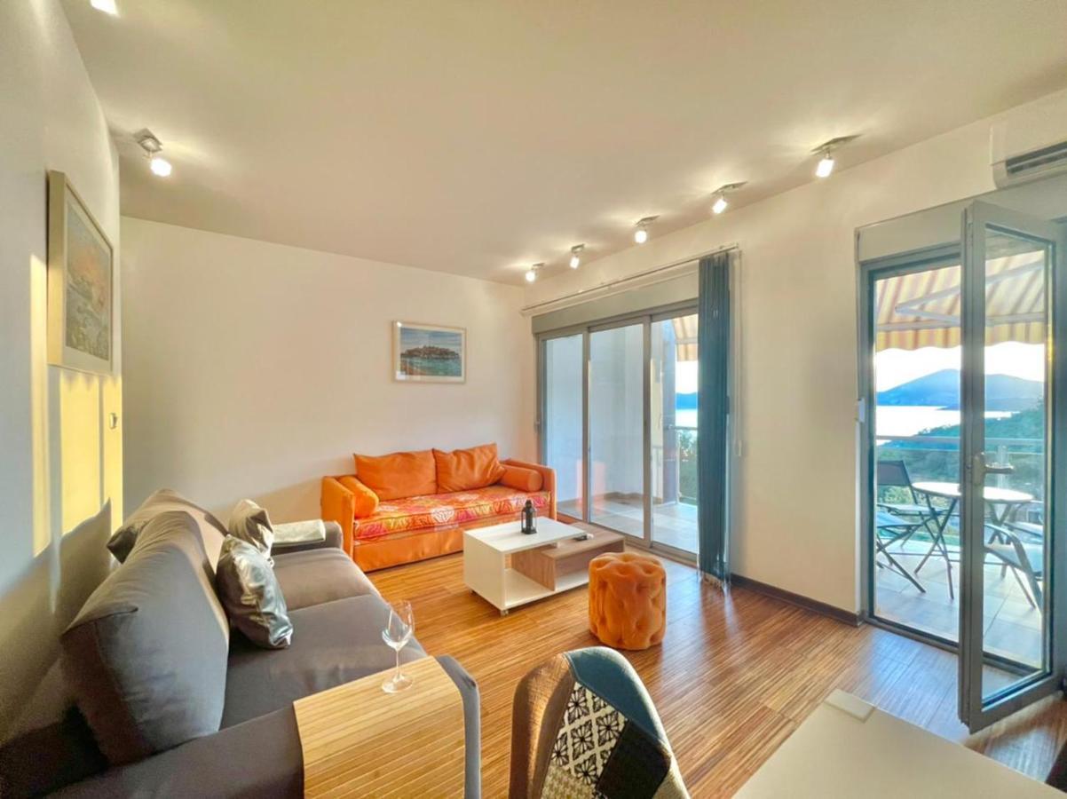 Seaview Couple Studio With Pool-Przno Bagian luar foto