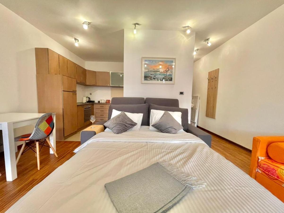 Seaview Couple Studio With Pool-Przno Bagian luar foto